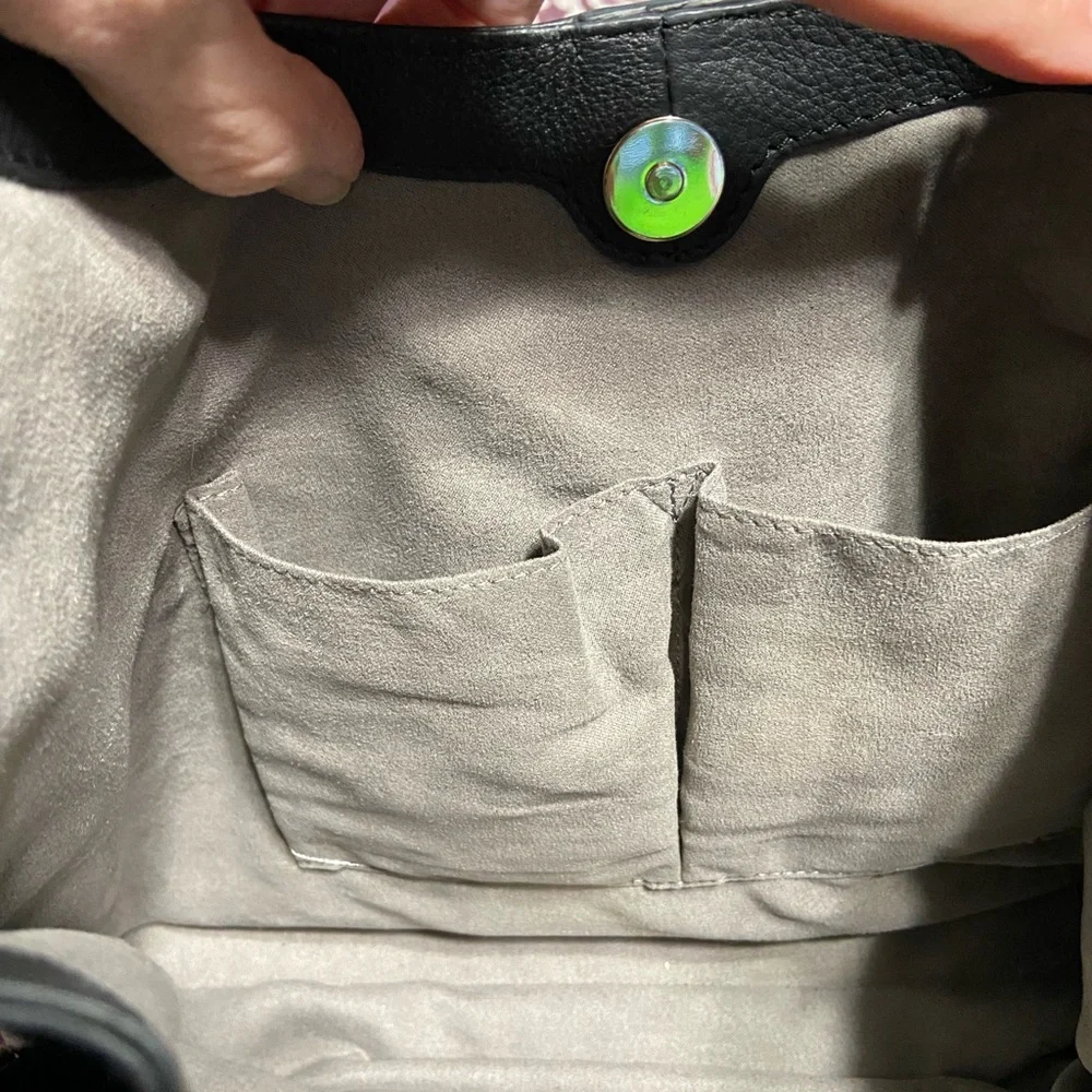 Vince Camuto, nice black leather tote bag - Picture 8 of 9